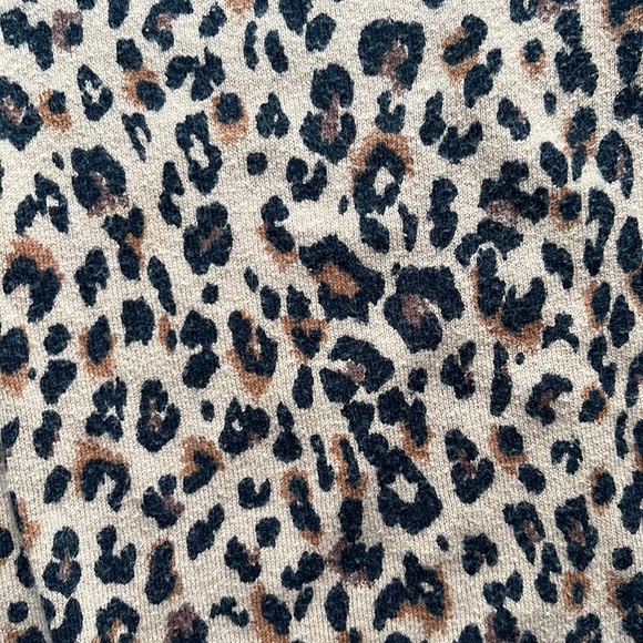 J Crew Teddie Cheetah Print Sweater ✧ Size M - Picture 3 of 5